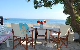 Hatzidakis Beach Retreat